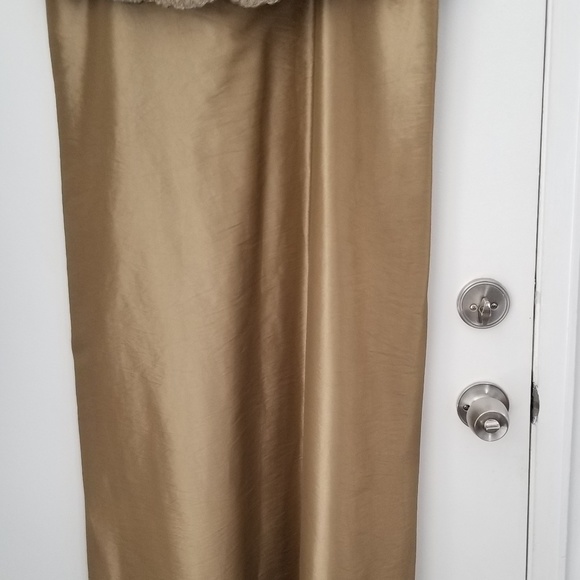 Gown - Picture 2 of 5